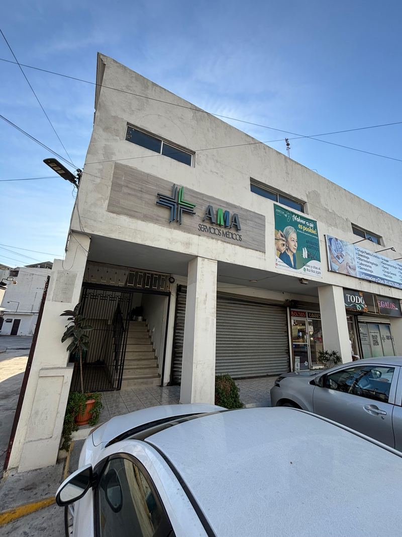 Fachada del edificio de AMA Servicios Médicos en Av. Topo Chico 168